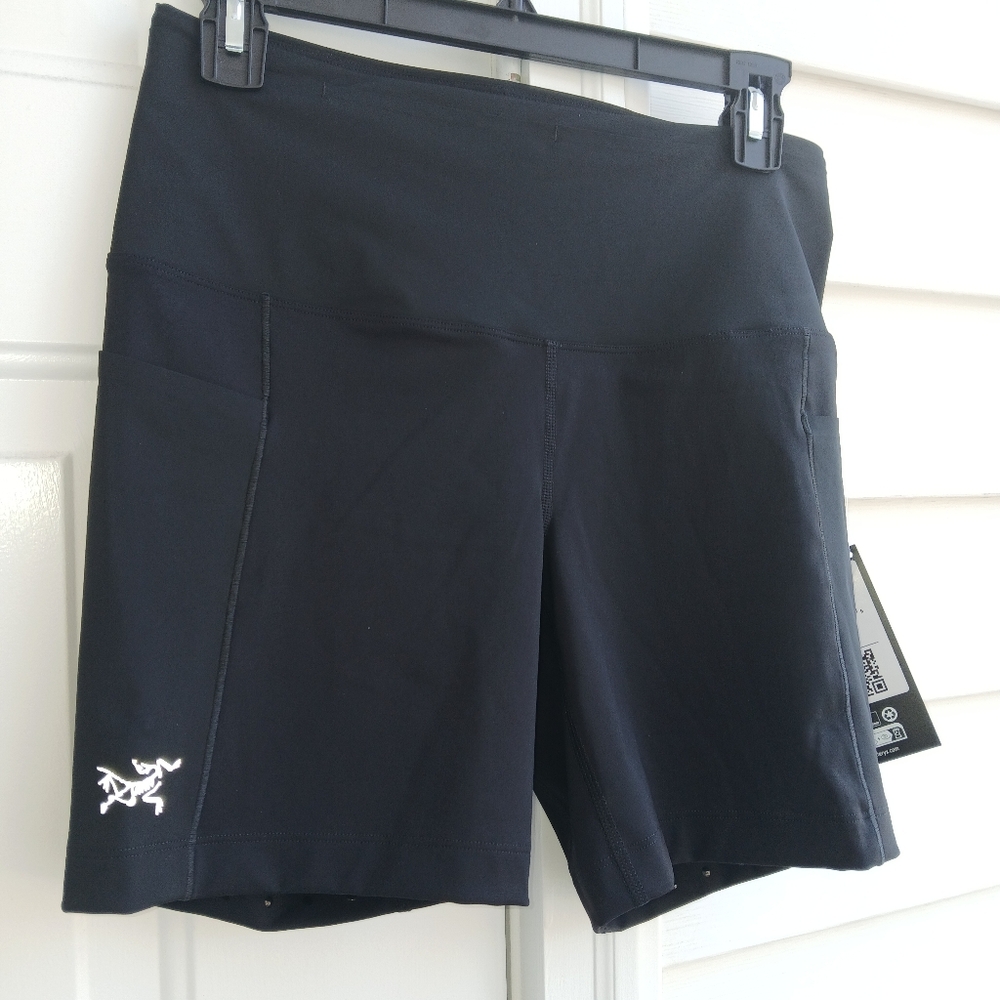 Arc'Teryx Essent High Rise Utility Short 6" Black Women's Size 8
